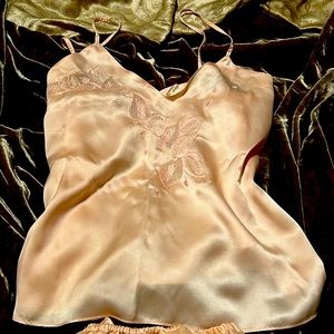 100% pure silk PARIS DESIGNED 🥰👍